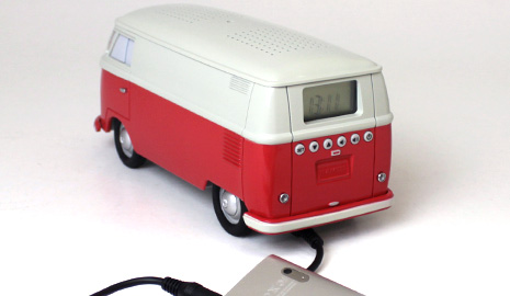 ミュージックプレーヤを接続して音楽を楽しめます。