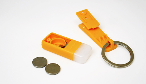 CR1220ボタン電池2個使用。