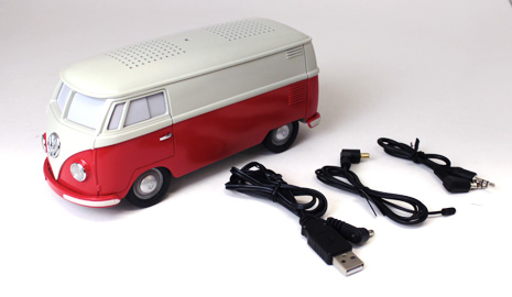 USBコード、コードアンテナ（FMラジオ用）、専用オーディオケーブルが付属品です。